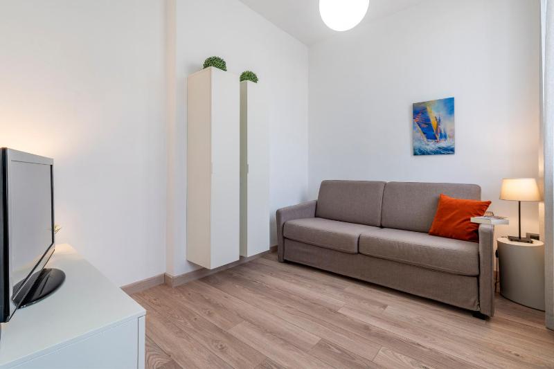 One-Bedroom Apartment image 3