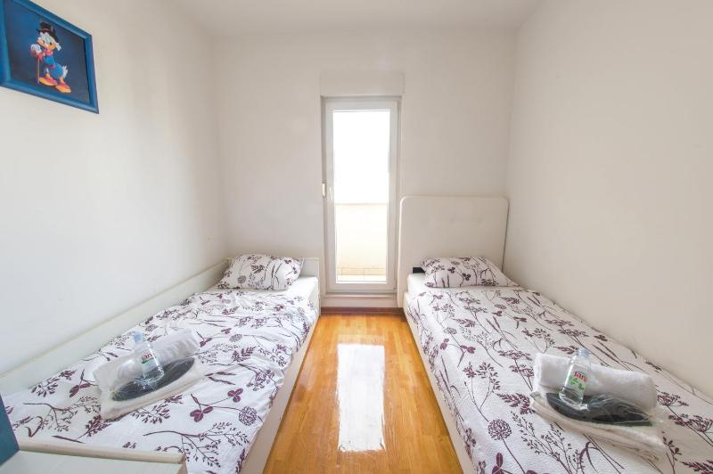 Apartment Orca Centar and free garage parking - image 16
