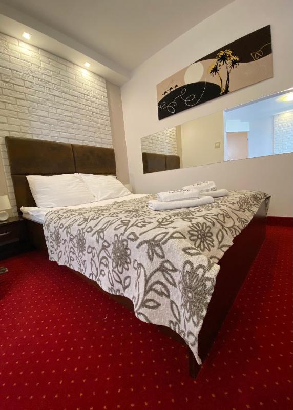 Deluxe Double Room with Bath image 2