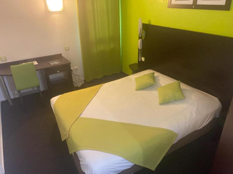 Double Room image 3