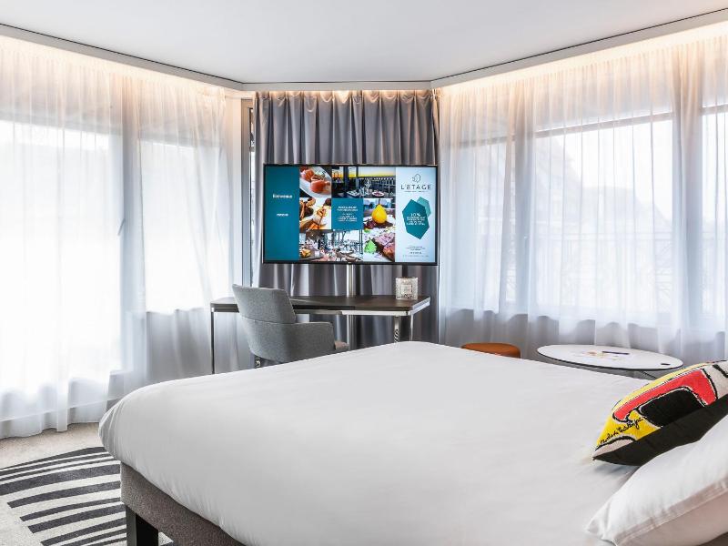 Executive Double Room with Balcony image 3