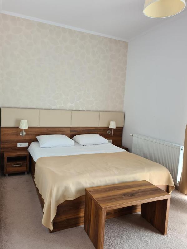 Standard Twin/Double Room image 3