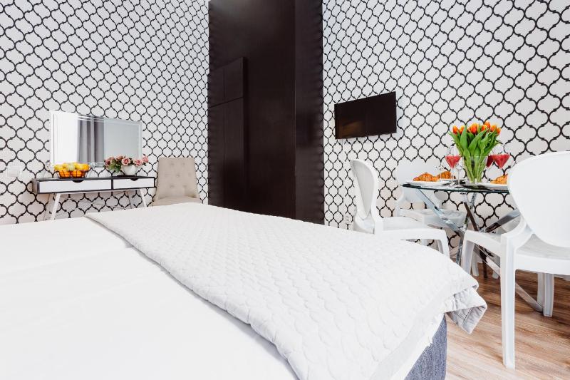 Deluxe Two-Bedroom Suite | King-size beds | A/C  image 4