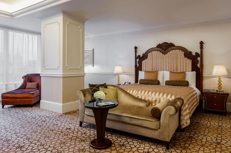 Junior Suite with Club Lounge Access image 2