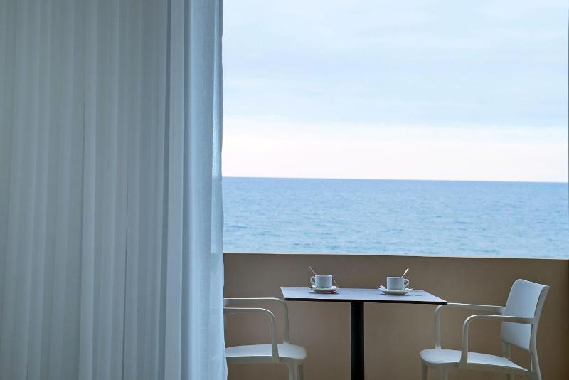 Family Suite with Sea View image 2