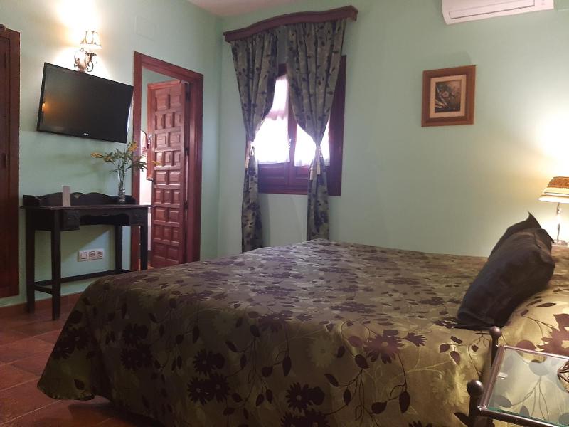 Double or Twin Room image 2