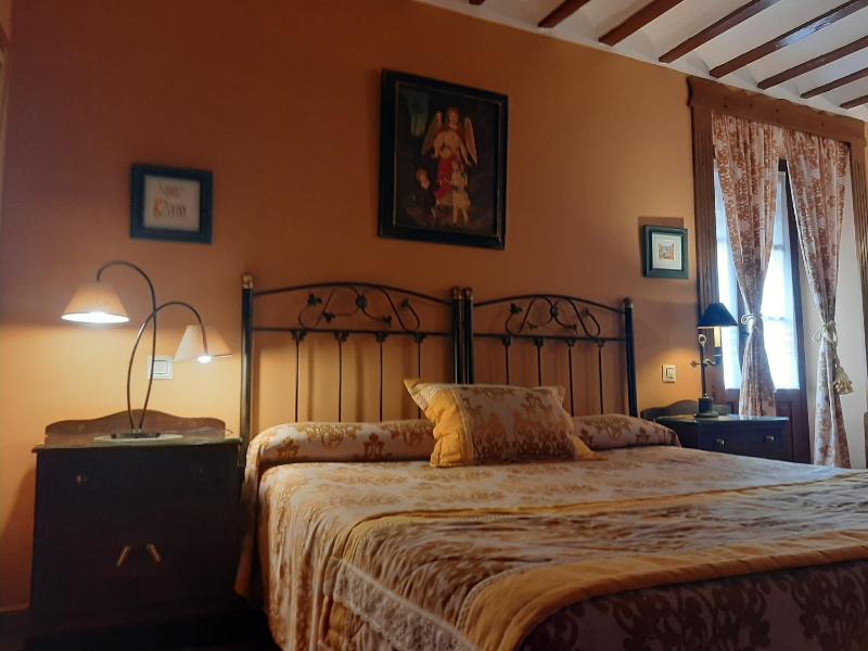 Double or Twin Room image 3