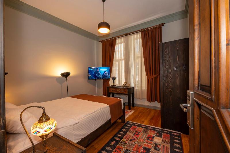 Deluxe Family Suite image 3
