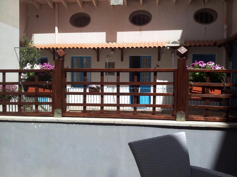 Quadruple Room with Terrace image 3