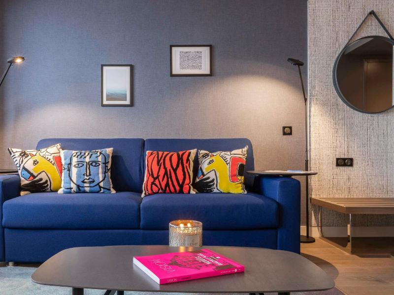 Executive King Suite with Sofa Bed and Sea View image 4