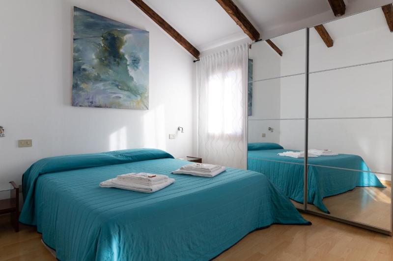Double or Twin Room with Extra Bed and Shared Bathroom image 3