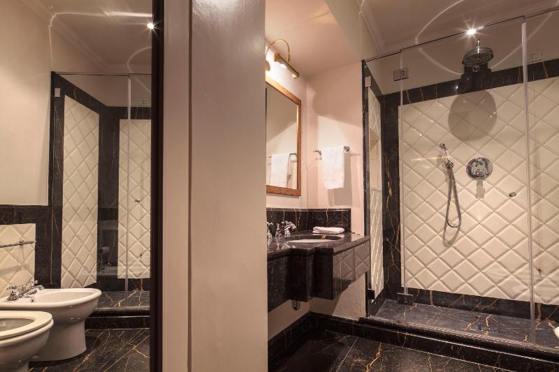 Junior Suite with Hot Tub image 2