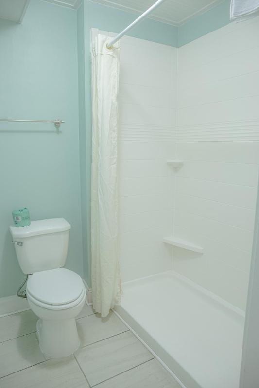 Sea And Breeze Hotel And Condo - image 5