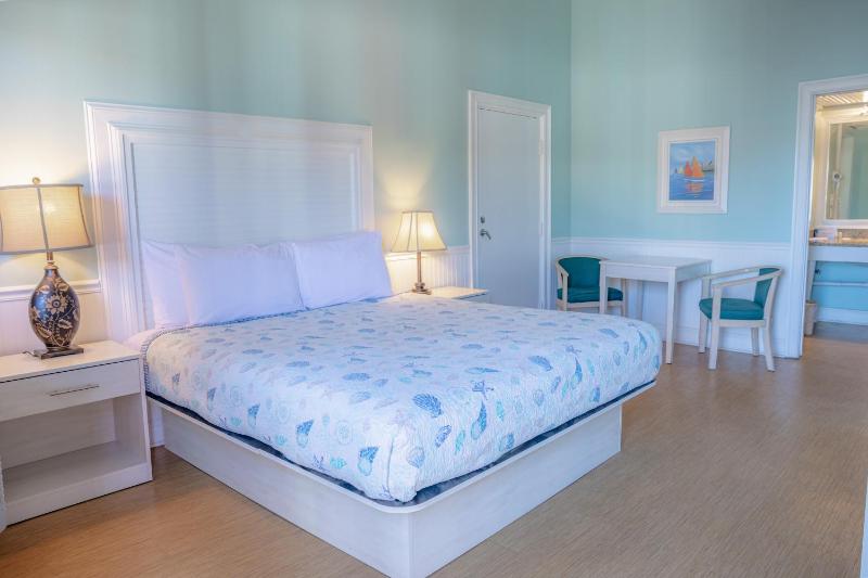 Sea And Breeze Hotel And Condo - image 14