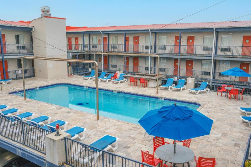 Sea And Breeze Hotel And Condo - image 25