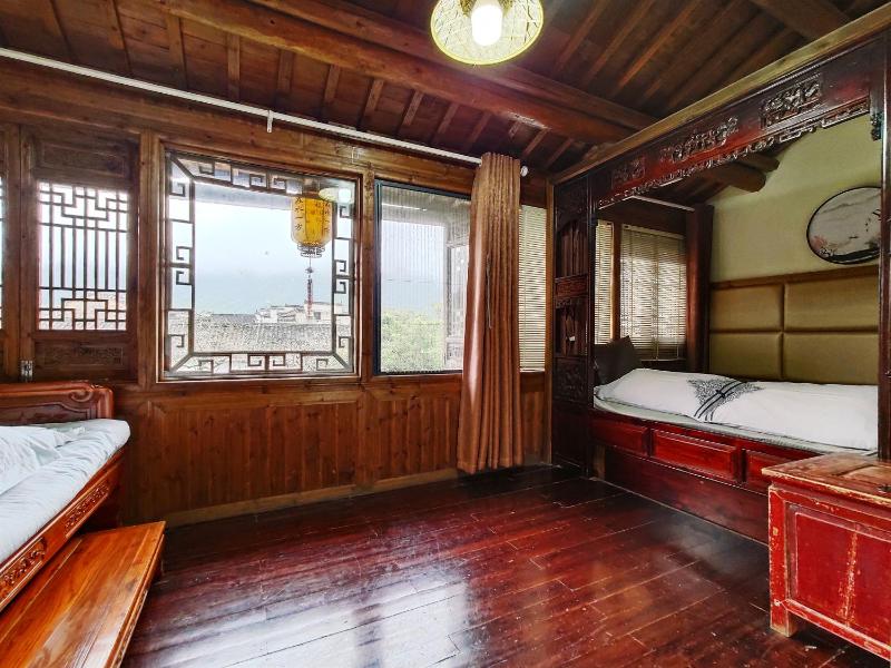 Family Room with Shower image 1