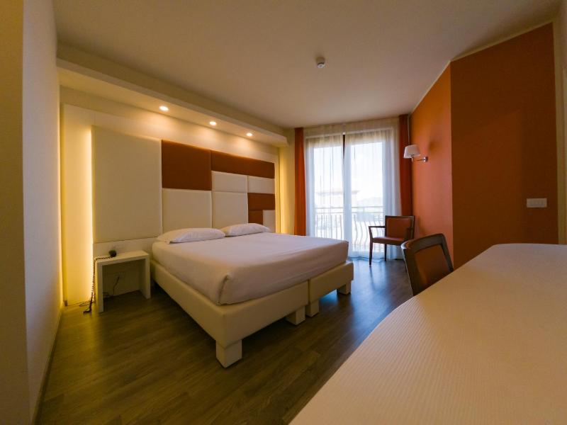 Standard Single Room image 4