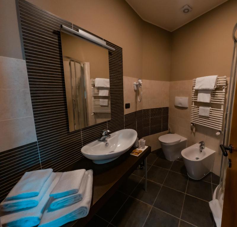 Standard Single Room image 3