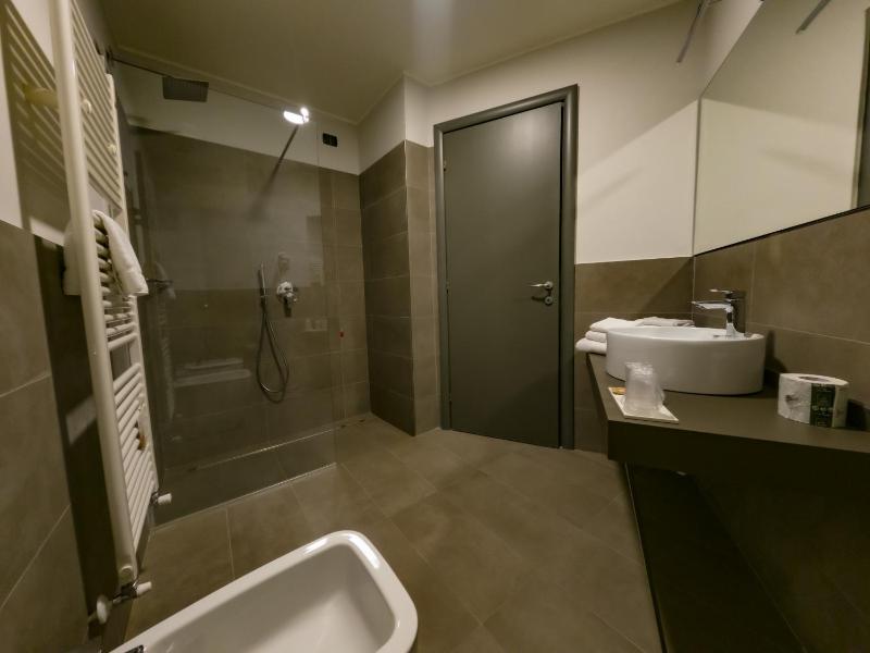 Superior Queen Room image 2