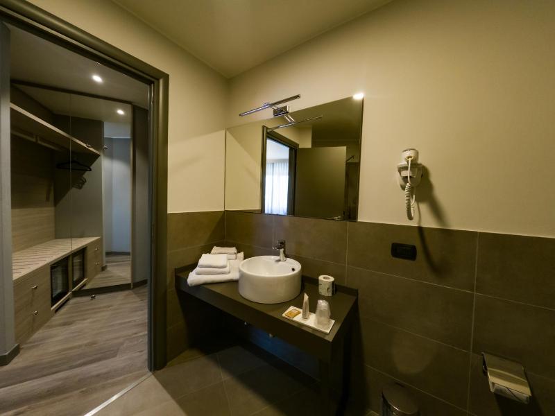 Superior Queen Room image 3