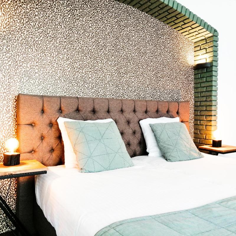 Deluxe Double Room image 3