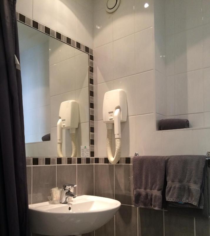 Standard Double or Twin Room image 2