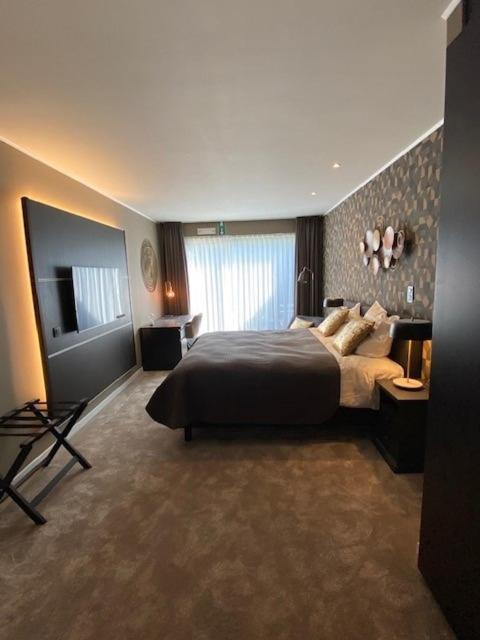 Deluxe Double Room image 3