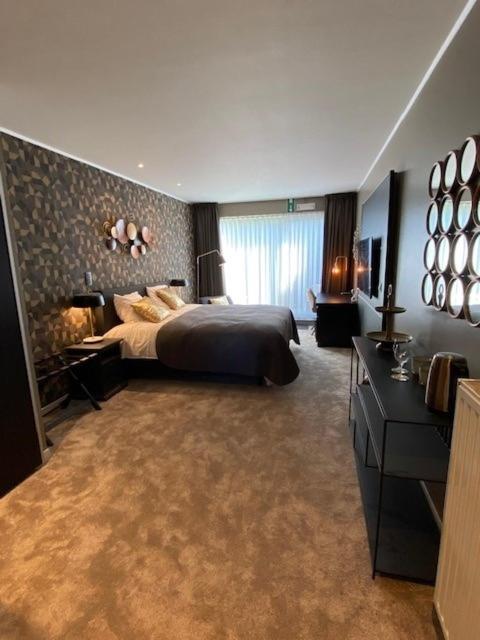 Deluxe Double Room image 2
