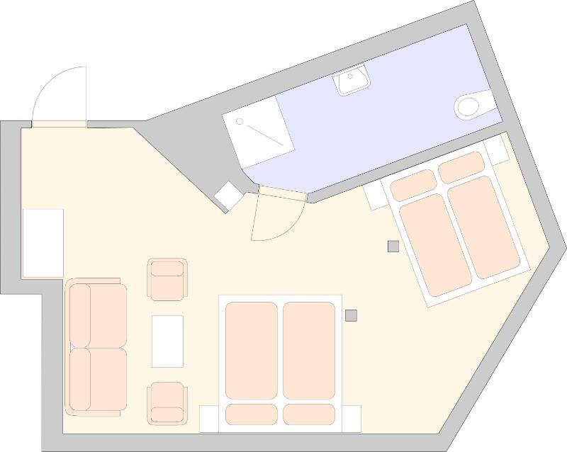 Classic Quadruple Room image 2