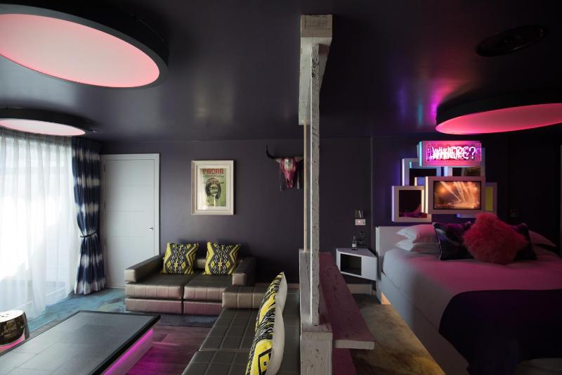 Signature Suite image 4
