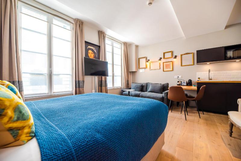 Deluxe Studio image 2