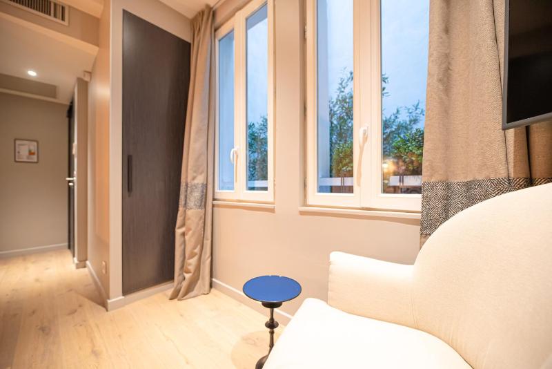 Deluxe Studio image 2