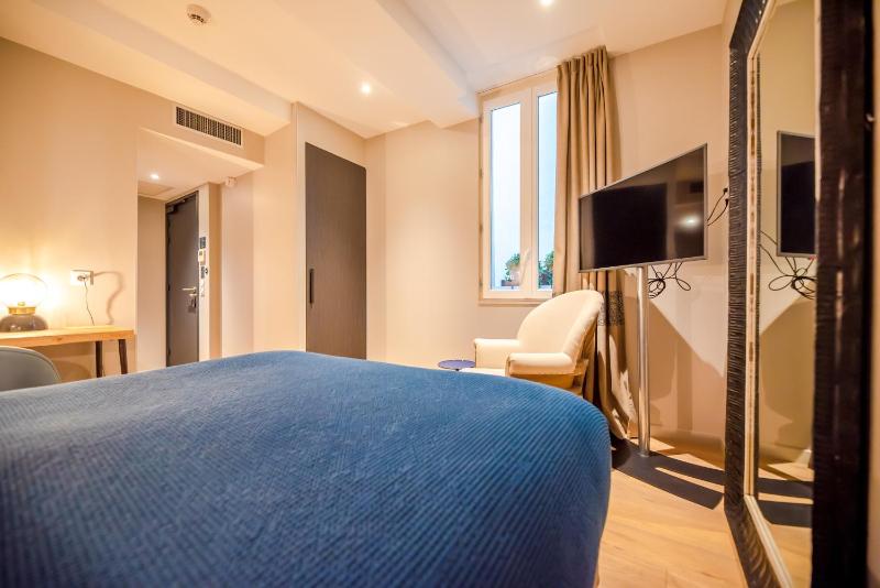 Deluxe Studio image 3