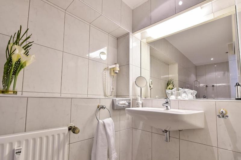 Double Room (1 Adult) image 3