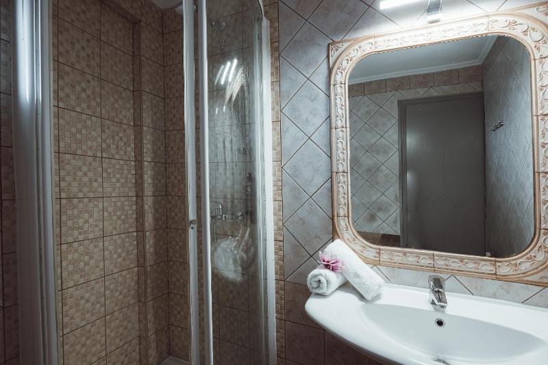 Standard Room with Lake View image 4