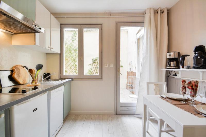 One-Bedroom Apartment image 3