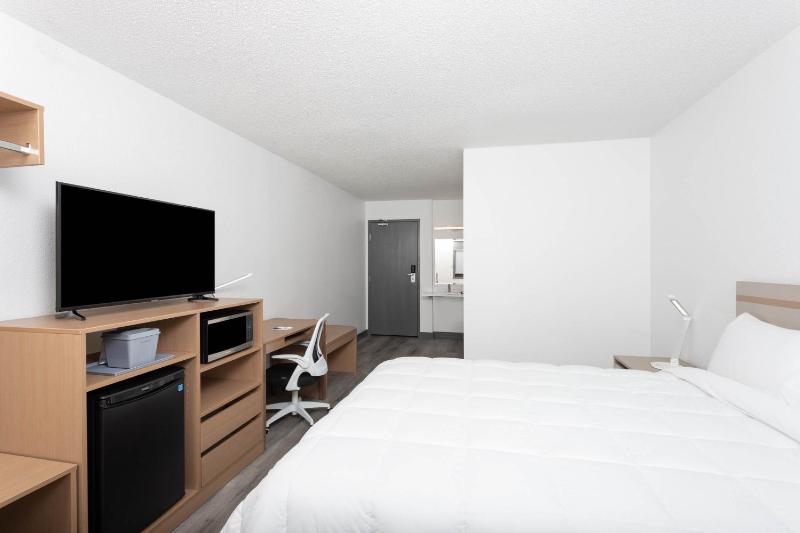 Queen Room - Mobility Access/Non-Smoking image 4