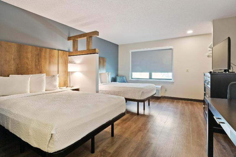Superior Studio with Two Double Beds and Sofa Bed - Non-Smoking image 3