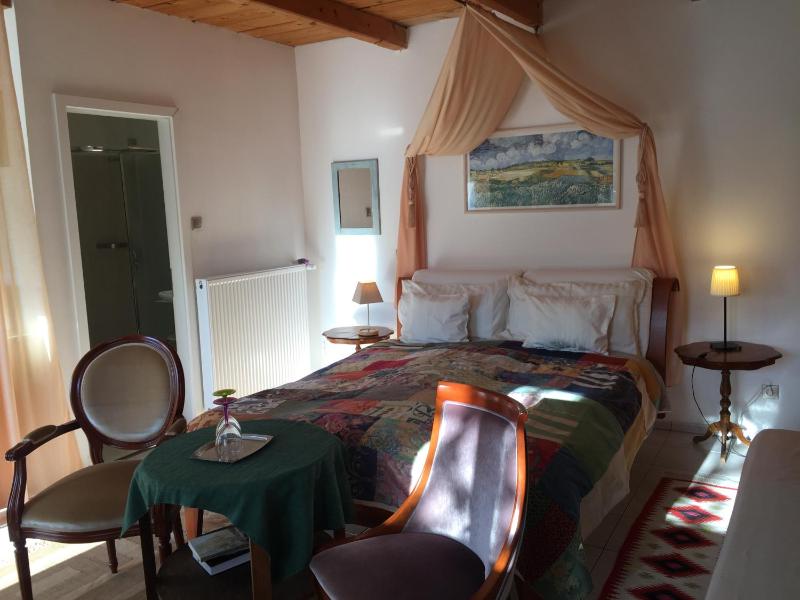 Standard Queen Room image 3