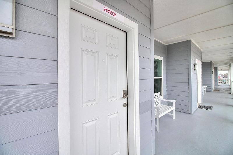 One-Bedroom Apartment image 1