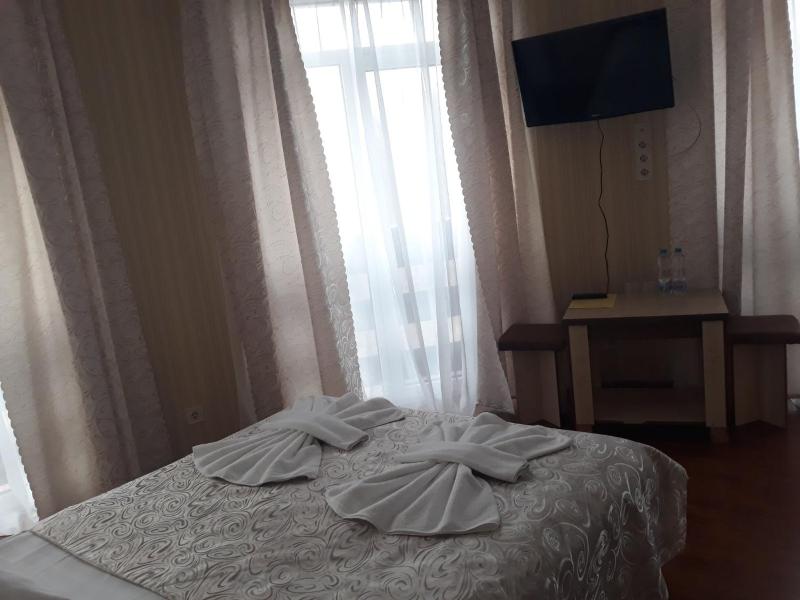 Budget Double Room image 3