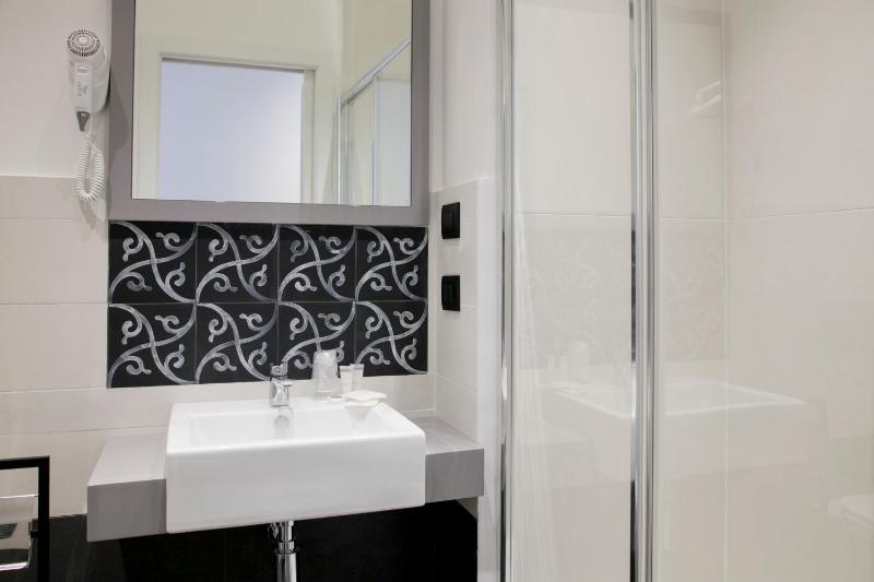 Superior Double Room with Balcony image 1