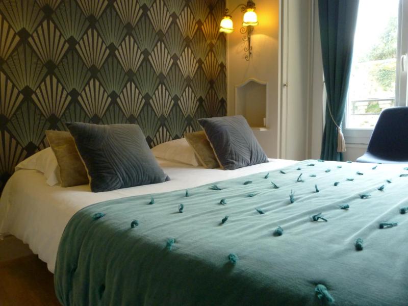 Small Double Room with ramparts view image 2