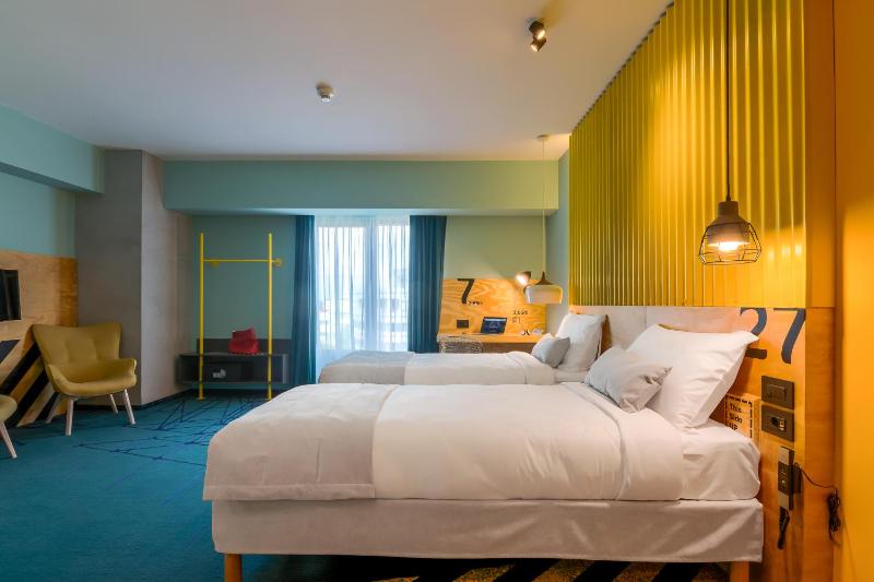 Standard Twin Room image 3