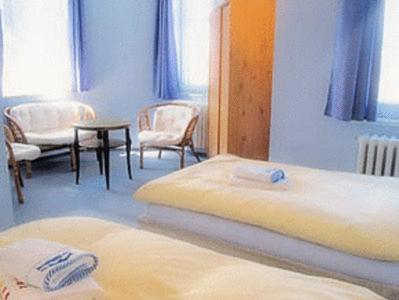 Double Room image 2
