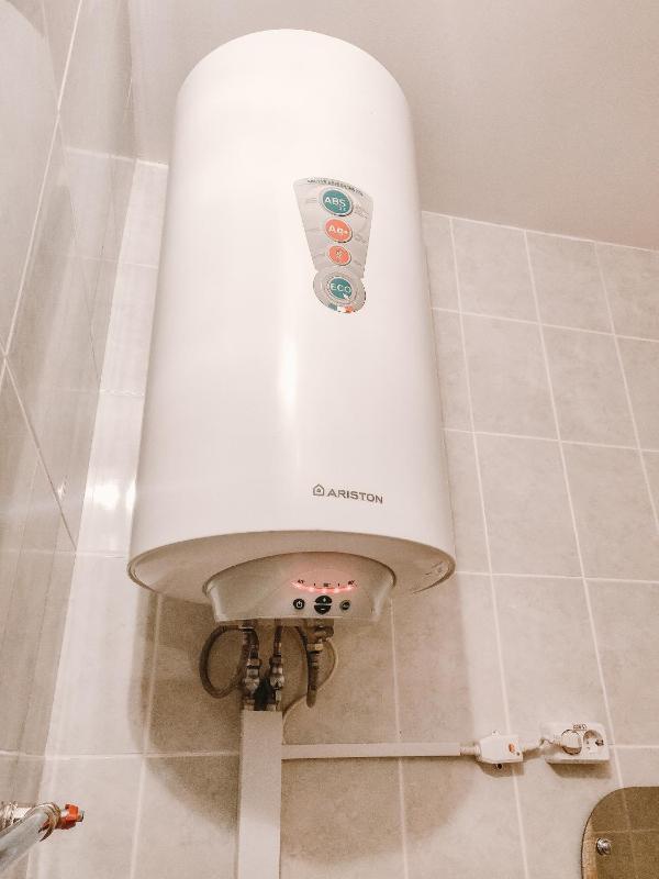 Standard Single Room with Shared Bathroom image 2
