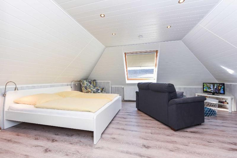 Double Room with Bathroom image 1