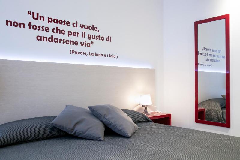 Double or Twin Room image 4