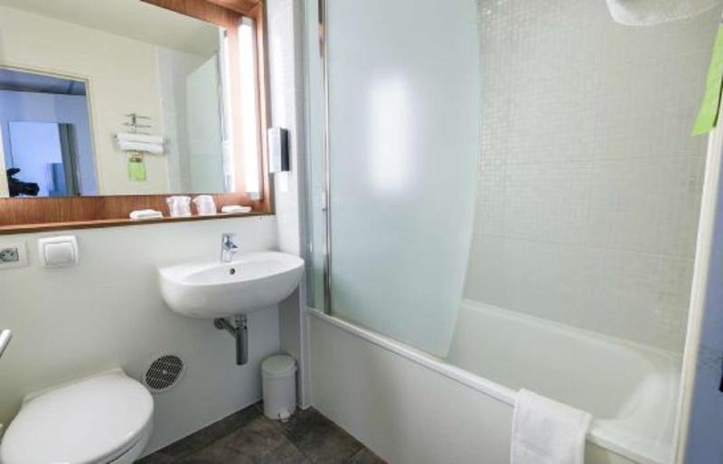 Superior Twin Room image 3