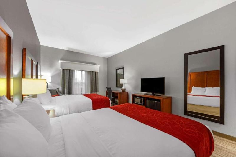 Queen Room with Two Queen Beds - Hearing Accessible Non-Smoking image 2